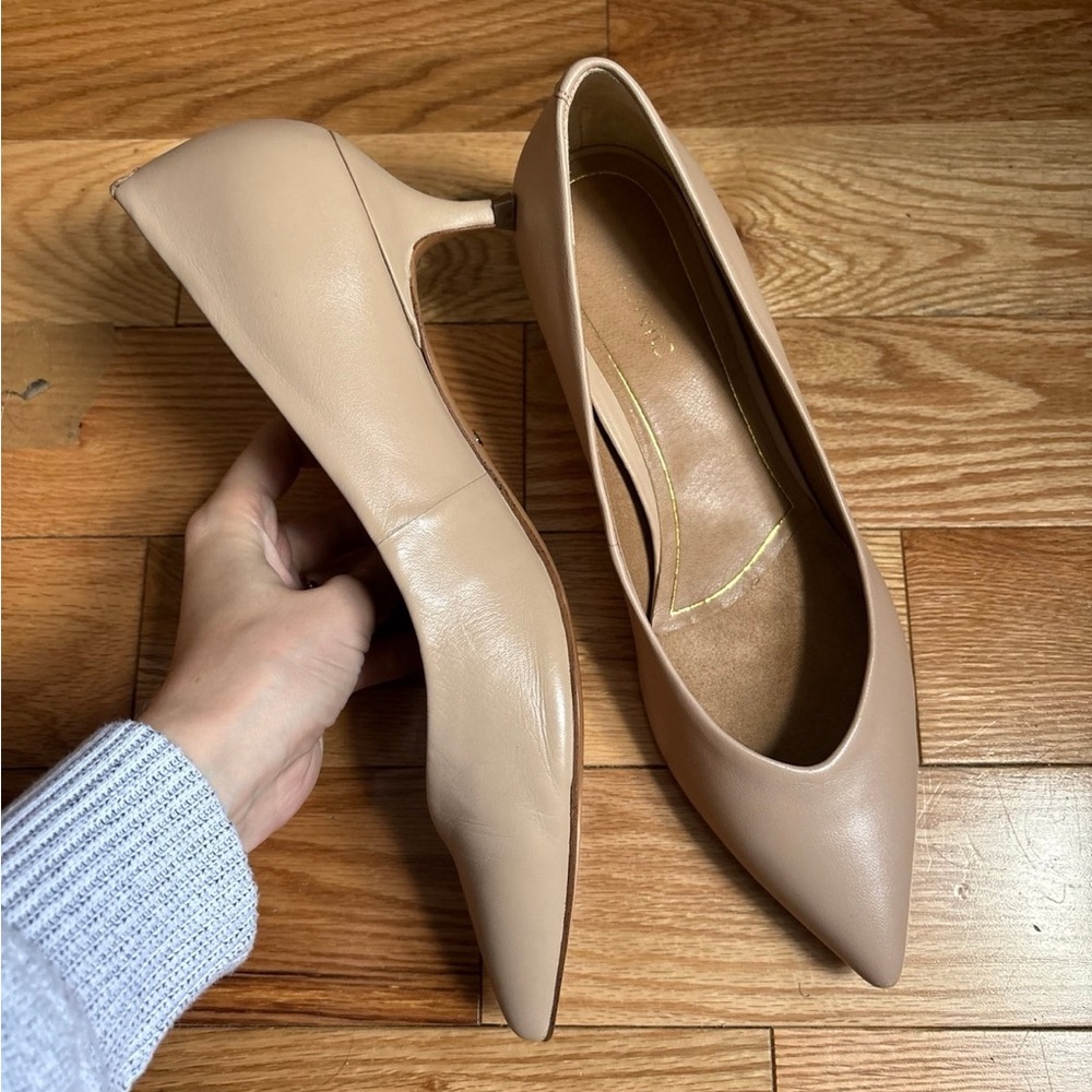 Vionic Nude Pointed Toe Heels